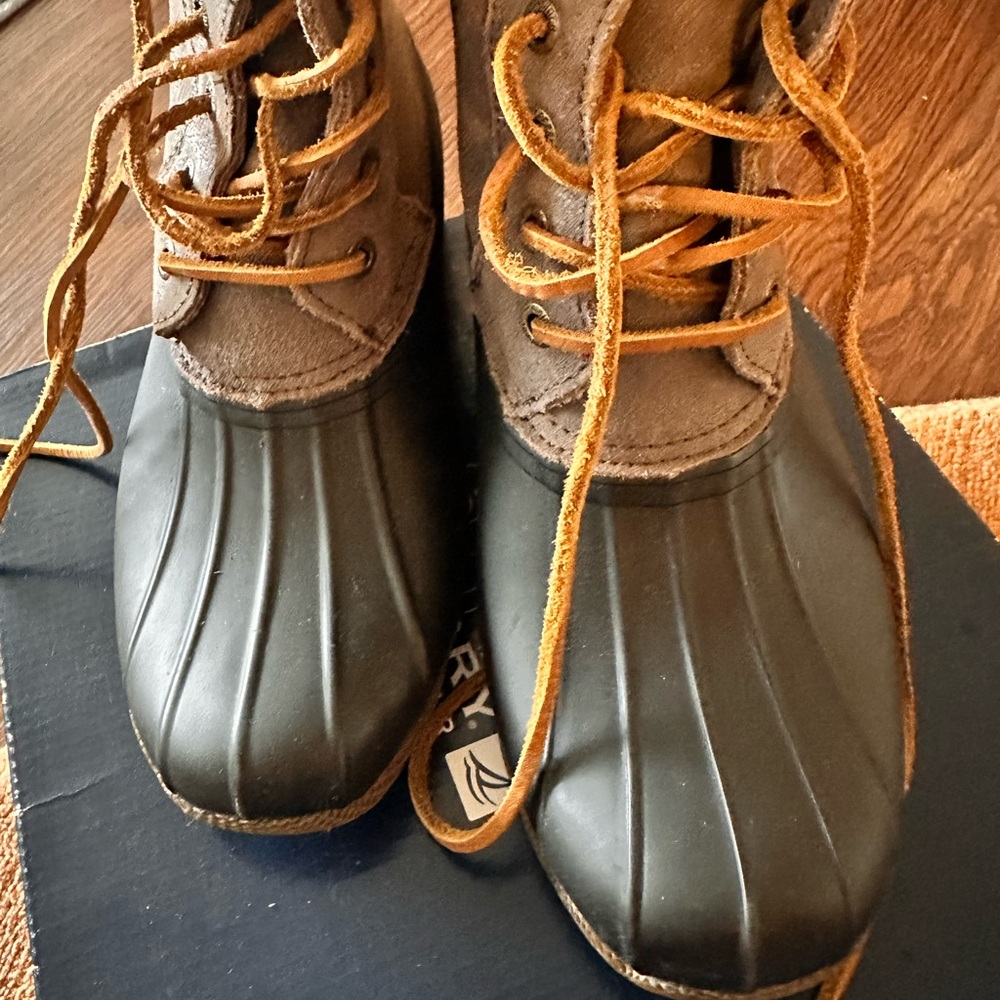 Pre owned - worn twice snow boot